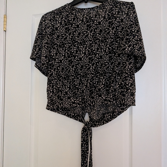 Reitmans Size Large Black and White Patterned Blouse - Picture 3 of 10